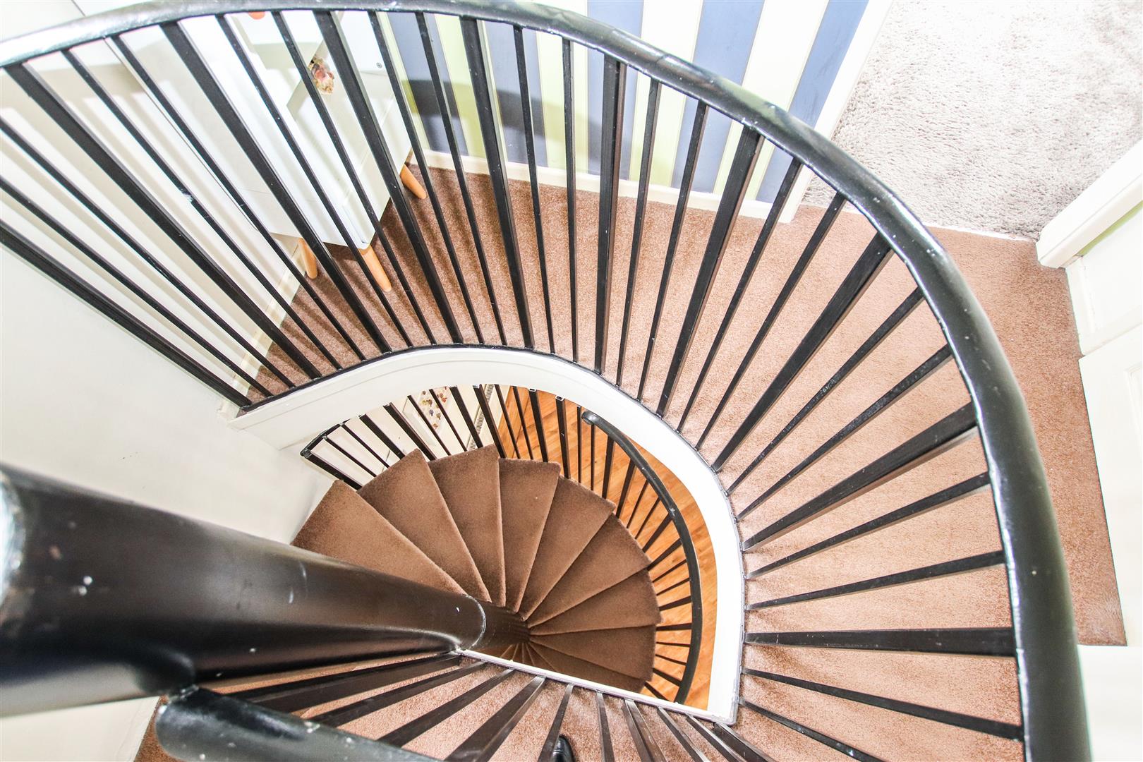 FIRST FLOOR LANDING